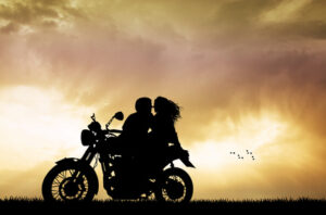 Motorrad vor Sonnenuntergang